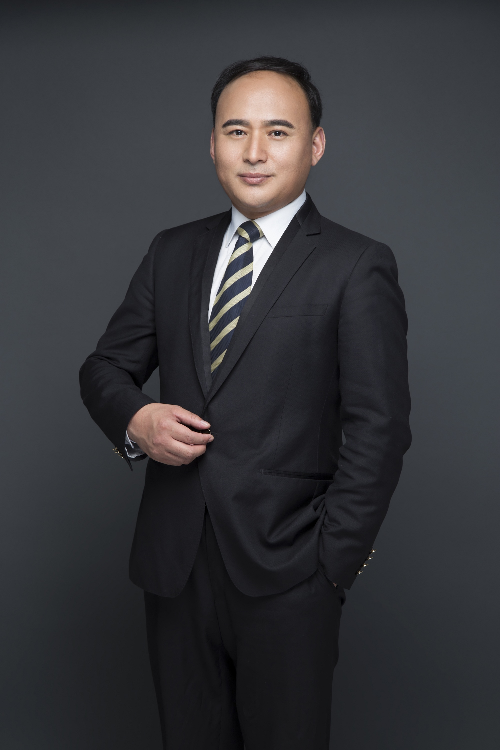 黄启仲 艺术总监 & 首席设计师
